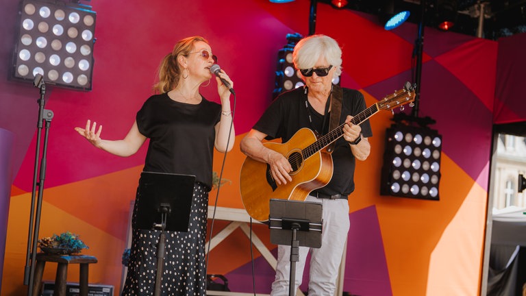 Impressionen von der Festivalmeile beim SWR Sommerfestival in Stuttgart