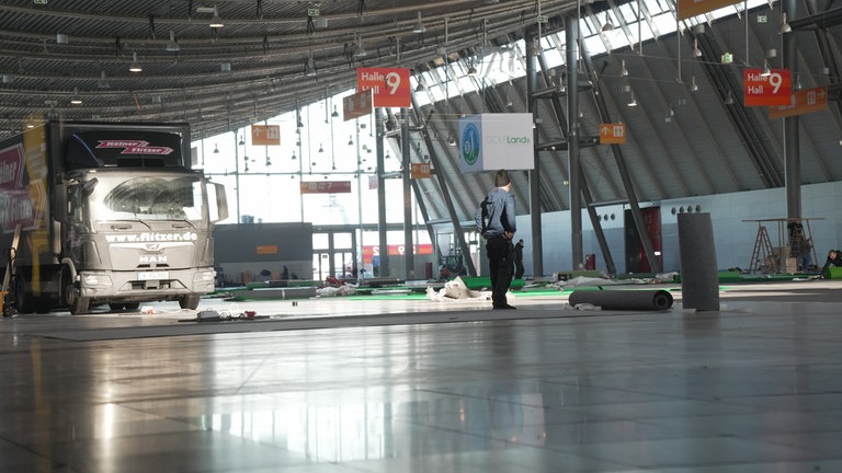 In Halle 9 wird schon wieder umgebaut  - ab dem 23. Januar finden sich dort Infos zu Golf- & Wellness-, sowie Kreuzfahrt-, und Schiffsreisen.