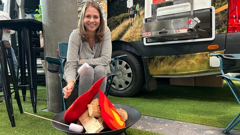 Kommunikationtionsvolontärin Lea Kneller auf der CMT 2025.
