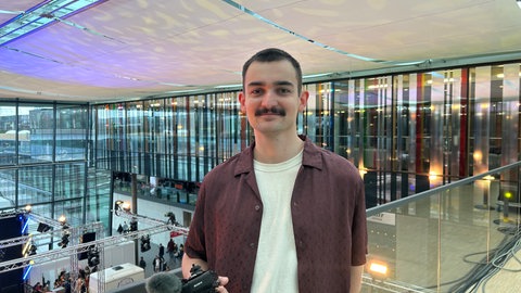 Auszubildender Mediengestalter Bild und Ton Philipp Schellig auf der CMT in Stuttgart.