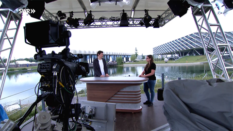 Das Bild zeigt unsere Protagonistin Isabell Reitler und Reporter Nils Dampz beim Dreh des Ausbildungsfilmes IT