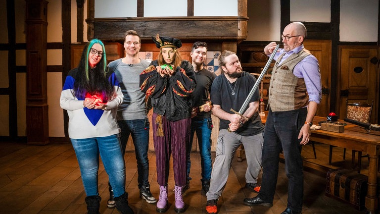 Das Bau-Team auf Schloss Bürresheim: (v.l.n.r) LaTwyla, Andreas (aka CrocodileAndy), Sofia Kats, Miles Tost (aka tostspender), Clym, Andrej Pfeiffer-Perkuhn (aka Geschichtsfenster). 