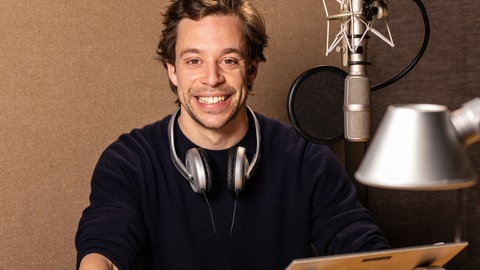 Checker Tobi im Studio bei den Aufnahmen für den neuen Podcast "CheckPod".