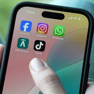Auf @swraktuell bringt der SWR auf TikTok Nachrichten für die junge Zielgruppe.