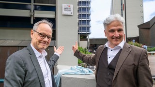 SWR als „Ort deutscher Demokratiegeschichte“ gewürdigt. Plakette am Funkhaus Stuttgart enthüllt, auch Baden-Baden und Mainz wurden ausgezeichnet