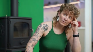 Svenja Post, 42, Lehrerin und Autorin, spürt vor allem in der 2. Zyklushälfte deutliche psychische Veränderungen - erste Anzeichen für die Perimenopause?