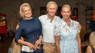 Barbara Schöneberger geht am 1. August mit Andrea Kiewel und Peter Kraus auf eine unterhaltsame Zeitreise durch die Geschichte der SWR Samstagabendshow