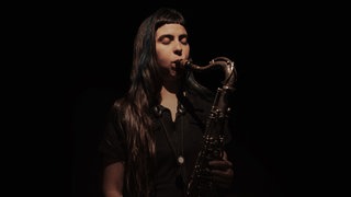 SWR NEWJazz Meeting 2026: Die Saxofonistin und Videokünstlerin Camila Nebbia