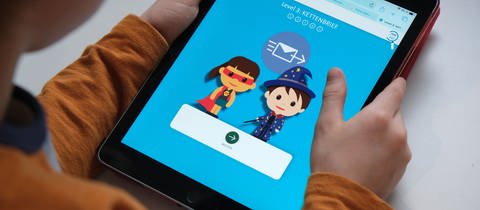 Kinder erreichen beim Fakefinder Kids das Level 3: Kettenbriefe