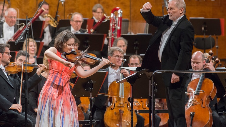 Das Eröffnungskonzert des neuen SWR Symphonieorchesters wird live aus der Liederhalle Stuttgart im Hörfunk, Fernsehen und Internet gesendet.