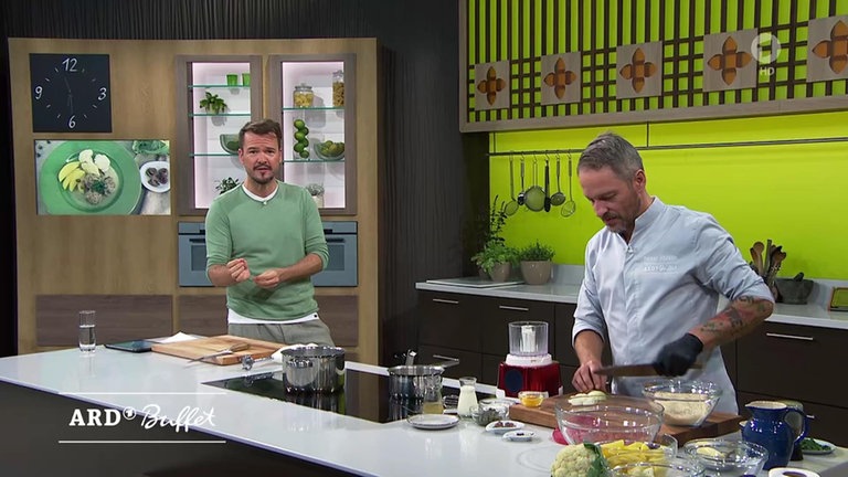 Moderator Sebastian Müller und Koch Rainer Klutsch