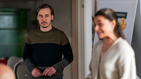 Jenny (Julia Obst) und Sebastian (Dominik Stricker) im Wohnzimmer