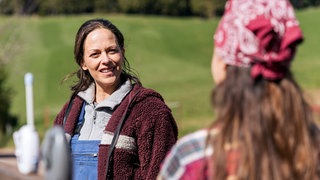 Sophie (Janina Flieger) und Jenny (Julia Obst)