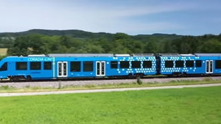 Der  Wasserstoffzug „Coardia iLint“ von Alstom wird auf der Schwäbischen Alb im Regelbetrieb getestet.