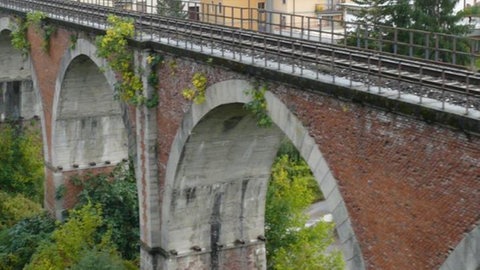 Strecken Verzweigung über zwei Brücken vor Borgo S. Orenzo