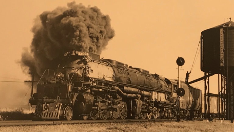 Eine der 25 Loks aus der Big Boy Serie beim Kohleladen. 