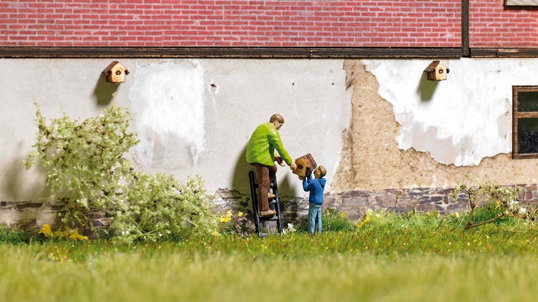 Action Set „Nistkasten aufhängen“ in H0 (1:87)