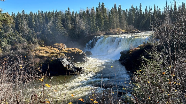 Der Grass River war früher mal ein Transportweg Richtung Hudson Bay, eine Pelzhandelsroute, trotz seiner Wasserfälle. 