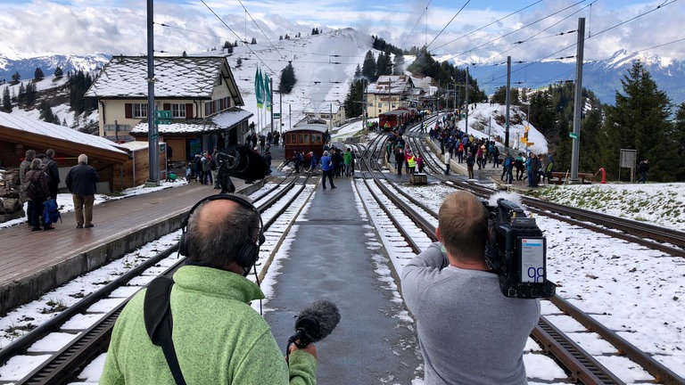 Rigi Staffel ist der Verbindungsbahnhof der Arth- mit der Vitznau-Rigi-Bahn.
