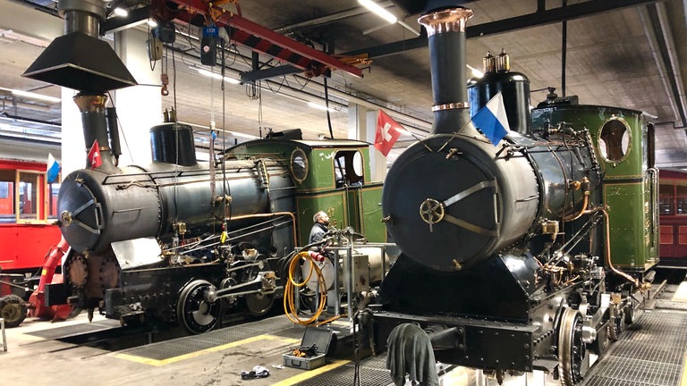 Die Dampfloks 16 und 17 im Depot in Vitznau: sie kommen im Winter bei Sonderfahrten zum Einsatz.