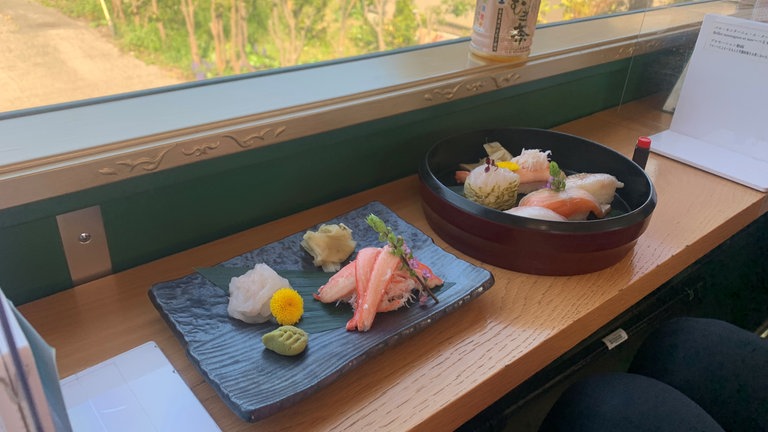 ... und dass Sushi serviert werden.