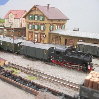 Maßstabsgetreu nachgebaut: der Bahnhof von Altensteig.