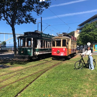Straßenbahnen vor dem Straßenbahnmuseum – ein beliebtes Motiv bei Touristen.