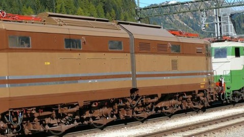 E Lok 645 090 im Bahnhof Brenner
