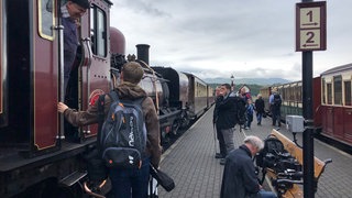 In Porthmadog wollen gleich mehrere Kamerateams mitfahren