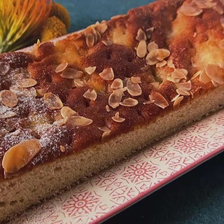 Ein Hefezopf mit Maronenfüllung