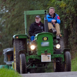 Johannes Zenglein ist mit einem Traktor durchs Kraichgau unterwegs.