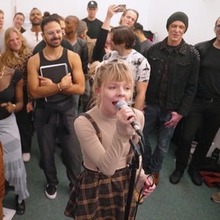 Das Ensemble des Musicals WE WILL ROCK YOU bei den Gasangsproben.