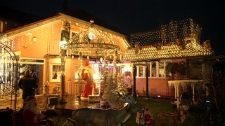 Leuchtendes Weihnachtshaus in Neulingen
