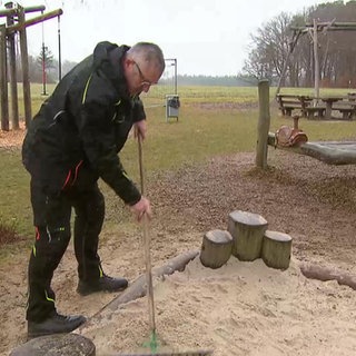 Mission: Sicherheit und Sauberkeit auf Spielplätzen