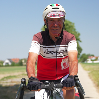 79-jähriger Mann fährt Rennrad
