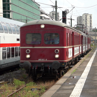 Museumszug Roter Heuler im Hauptbahnhof Stuttgart