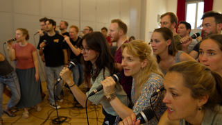 Ein A-Capella-Chor bei einer Probe.