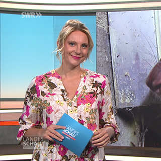 Moderatorin Jana Kübel