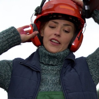 Schauspielerin Janina Flieger in ihrer Rolle als Sophie Kramer bei der SWR Schwarzwaldserie Die Fallers