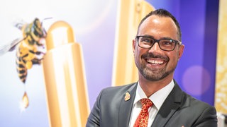 Daniel Stecher ist Flugbegleiter und Imker