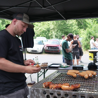 Grillfest für die Kundschaft vom Oldtimer-Schrottplatz in Deggingen