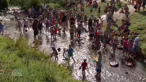 Campingplatzgästinnen auf Edelsteinsuche