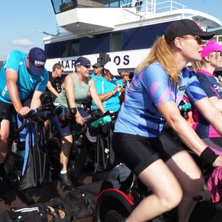 Cycling auf der "Mary Roos" auf dem Rhein.
