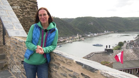 Wetterreporterin Ulrike Nerbers an der Burg Rheinfels