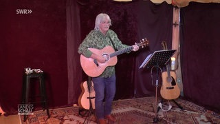 Musiker Uli Valnion auf der Bühne