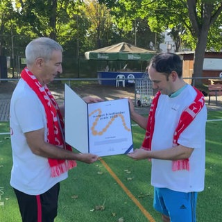 FC Ente Bagdad erhält Margot Friedländer Preis
