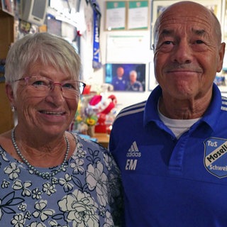 Die Wirtsleute Erna und Erwin in ihrem Vereinslokal in Schweich