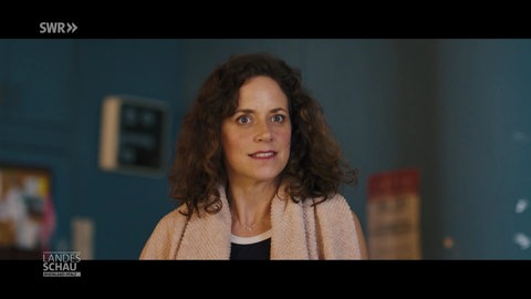 Beate Macht als Komparsin in einem Film