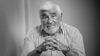 Schauspieler Mario Adorf im Alter von 95 Jahren in seiner Wohnung in Paris