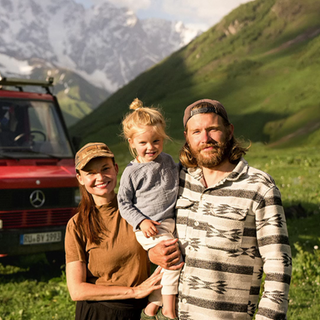 Anna und Michael mit ihrer Tochter in der Mongolei